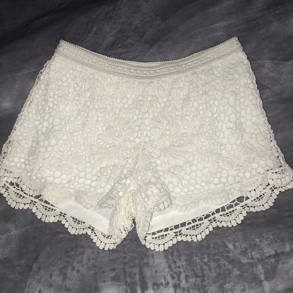 LACE SHORTS